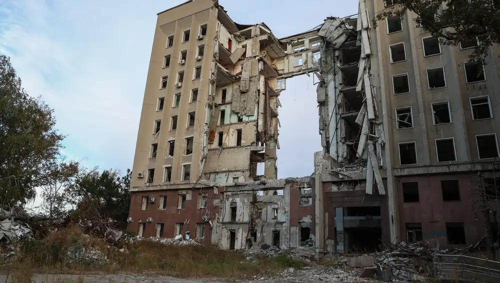La antigua sede de la gobernación de Mikolaiv fue bombardeada por los rusos en marzo. Murieron 37 trabajadores 