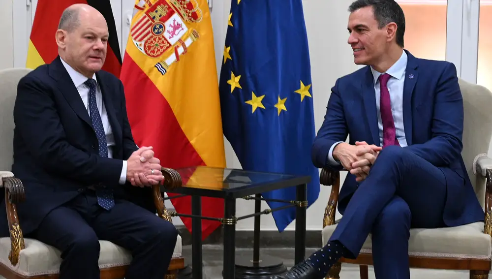 Pedro Sánchez se reúne con el canciller alemán en Málaga entre protestas por la amnistía