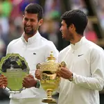 Alcaraz y Djokovic tras la épica final de Wimbledon