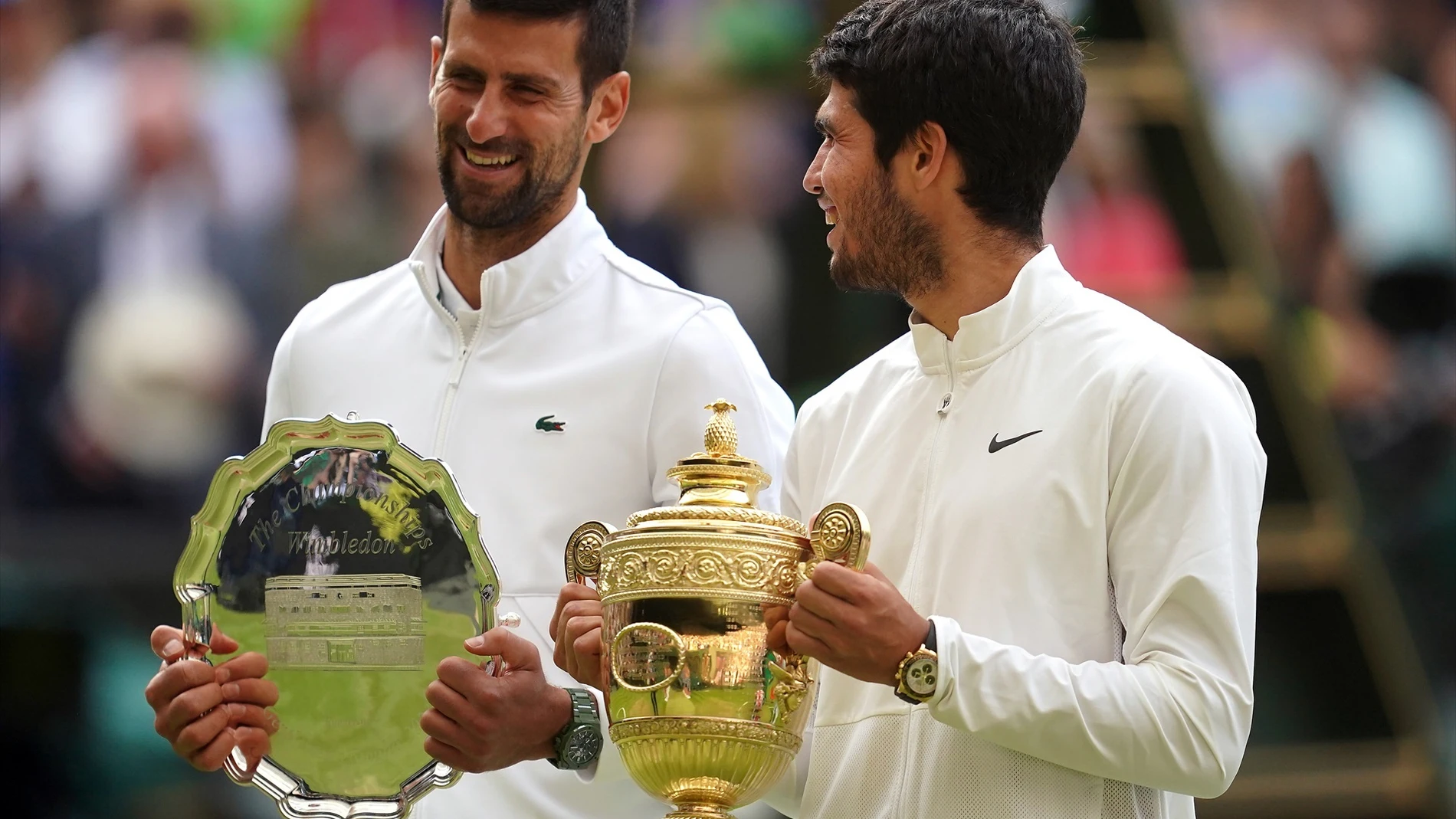 Alcaraz y Djokovic tras la épica final de Wimbledon