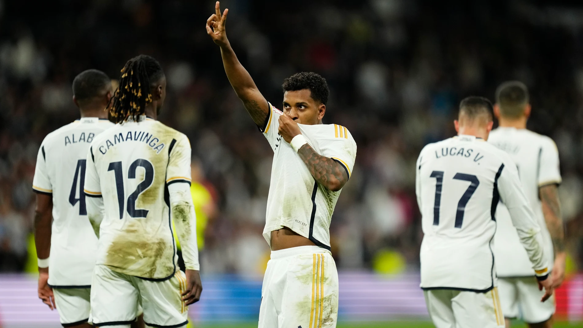 Real Madrid's Rodrygo, centre, celebrates after scoring his side's fifth goal during the Spanish La Liga soccer match between Real Madrid and Valencia at the Santiago Bernabeu stadium in Madrid, Spain, Saturday, Nov. 11, 2023. (AP Photo/Jose Breton)