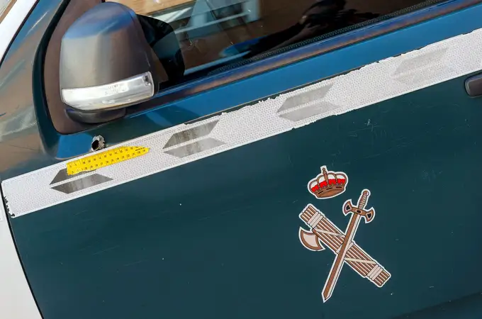 No dejes este objeto en la guantera del coche: la Guardia Civil advierte del peligro de robo