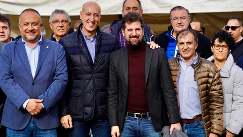 Tudanca con José Antonio Diez y Gerardo Curiel, en la fiesta de Vegacervera