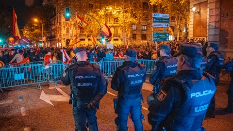 Undécima jornada de protestas en Ferraz tras el acuerdo entre PSOE y Junts