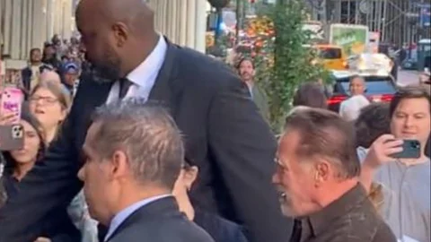 El escolta gigante de Arnold Schwarzenegger que se ha hecho viral