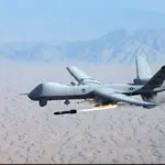 Un Predator estadounidense lanzando un misil Hellfire