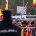 Protestas en el Congreso de los Diputados el dia de la investidura de Pedro Sanchez. David Jar