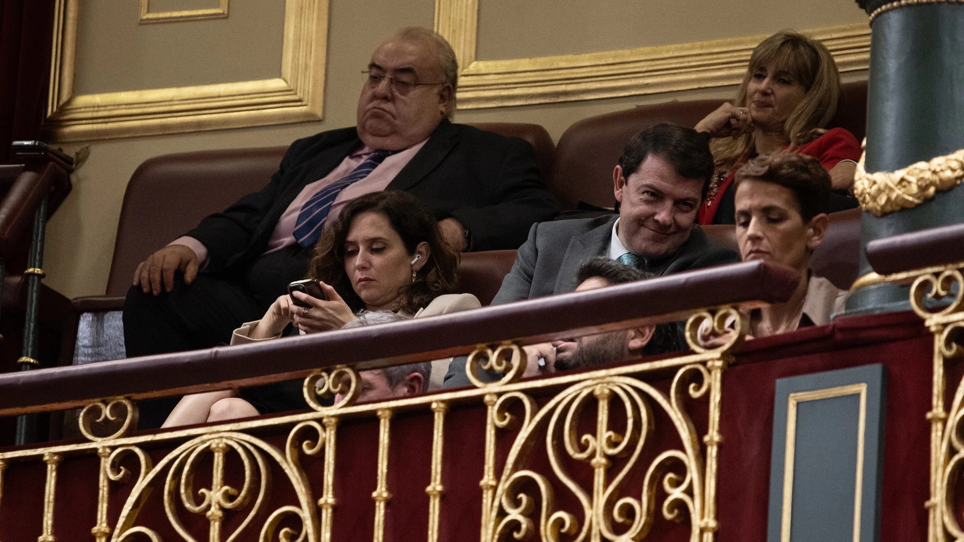 MADRID.-Diputados del PSOE acusan a Ayuso de insultar a Sánchez desde la tribuna de invitados del Congreso