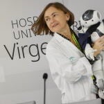 Hospital Virgen del Rocío presenta el robot Curro