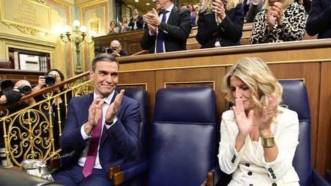 Yolanda Díaz junto a Pedro Sánchez.