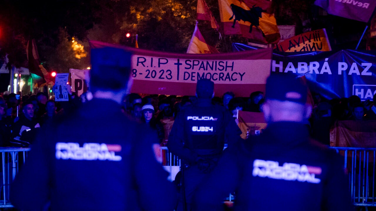 Primeros detenidos en la nueva jornada de protestas en Ferraz tras el ...