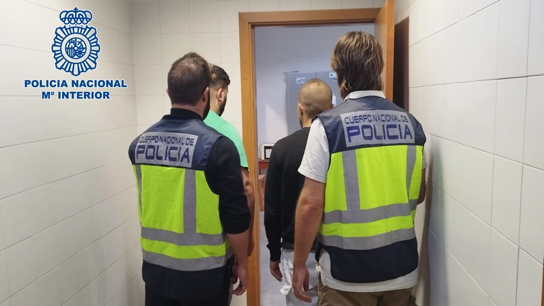 Dos detenidos por atacar a una mujer con un spray de pimienta y robarle el bolso con 12.000 euros