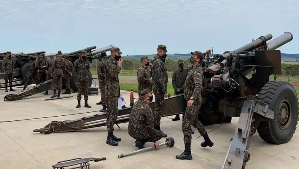 Simulador de howitzer 155mm Tecnobit - Oesia. Firma: Ejército Brasileño