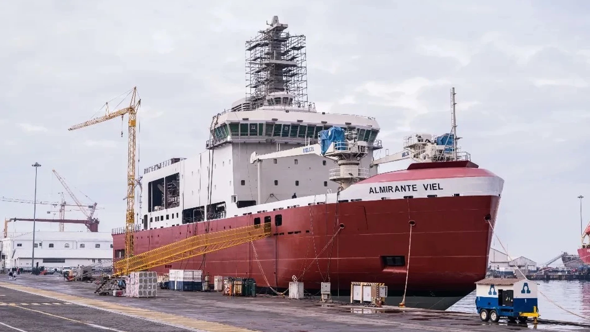 Rompehielos Almirante Viel en la dársena de Asmar Talcahuano Firma Gobierno de Chile