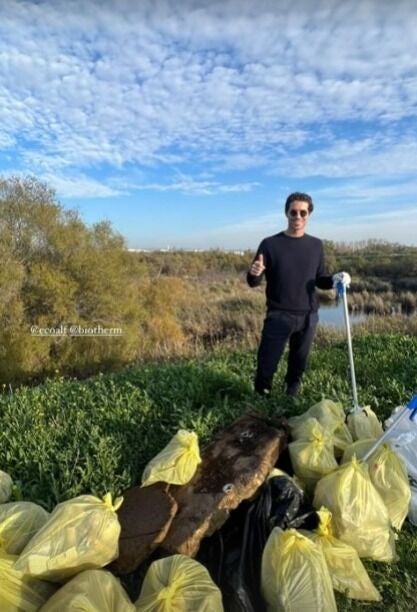 Beltrán Lozano participa en un proyecto de recogida de basura en al naturaleza