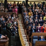 AMP.- Debate.- Sánchez se reúne con sus ministros en funciones y se va del Congreso entre vítores de asesores del PSOE