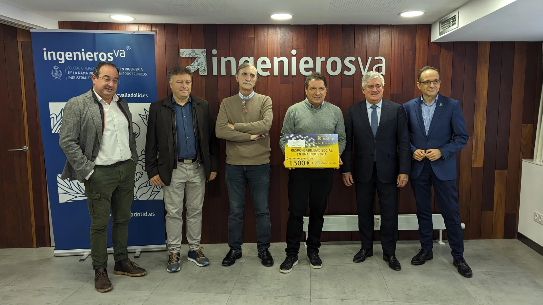 Fernando Lázaro, director de Sostenibilidad y Nuevos Proyectos de Abadía Retuerta; Pedro Pablo Crespo, gerente de la Fundación Eusebio Sacristán; Óscar García Arias, vicedecano de ingenierosVA; Eusebio Sacristán, patrono de la Fundación; Enrique Valero, CEO de Abadía Retuerta; y Javier Escribano, director ejecutivo de ingenierosVA