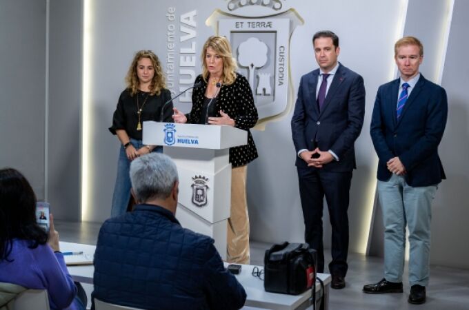 La alcaldesa de Huelva, Pilar Miranda, ha presentado esta mañana la programación de Navidad 