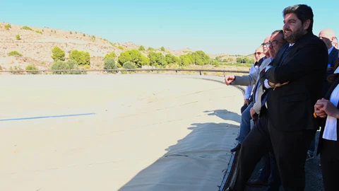 El presidente del Gobierno regional, Fernando López Miras, en las obras para la modernización de los regadíos de Librilla