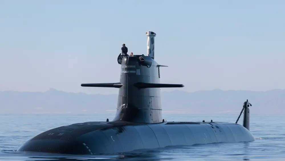 Últimas maniobras del submarino s81 para su entrega a la Armada Española