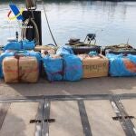 Aprehendidos 700 kilos de hachís ocultos en una embarcación deportiva en el puerto de Chipiona