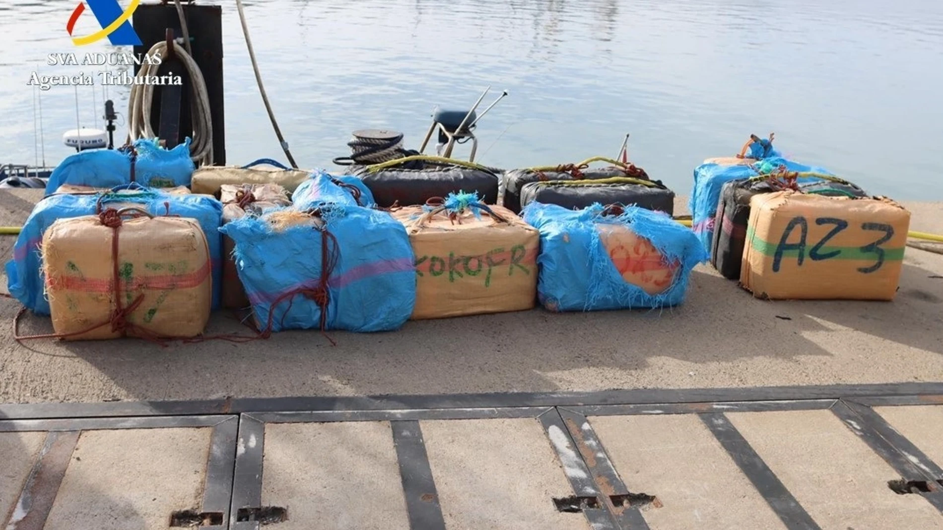 Aprehendidos 700 kilos de hachís ocultos en una embarcación deportiva en el puerto de Chipiona