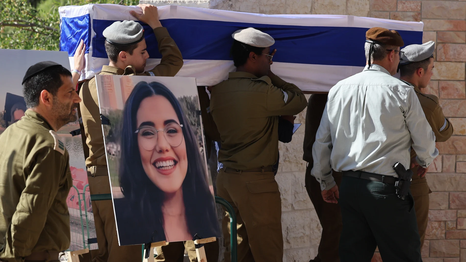 Israeli soldiers carry the coffin of Israeli soldier Noa Marciano during her funeral in Modiin, Israel, 17 November 2023.