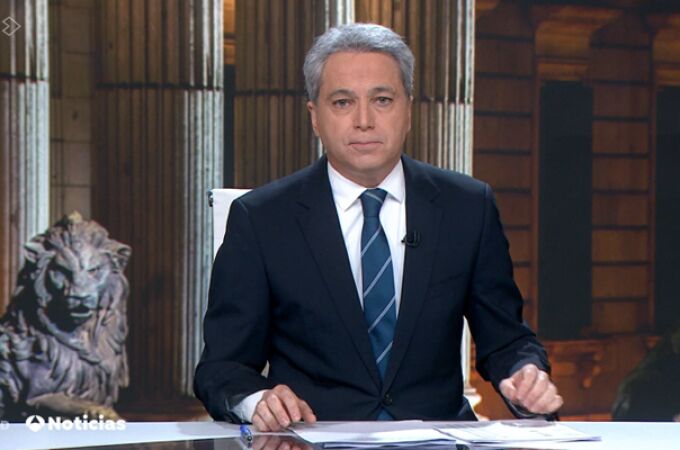 Vicente Vallés dirige y presenta Antena 3 Noticias 2