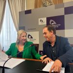 El presidente de la Diputación de Soria, Benito Serrano, y la delegada territorial, Yolanda de Gregorio, suscriben el acuerdo