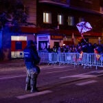 MADRID.-Cientos de personas vuelven a concentrarse por decimoquinto día en Ferraz en protesta por la ley de amnistía