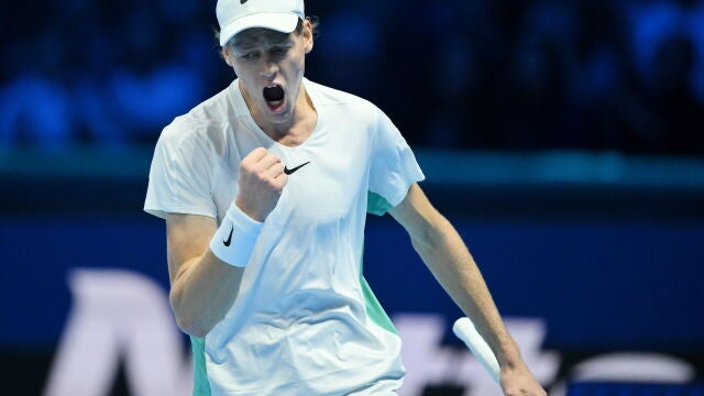 Sinner celebra uno de los puntos ante Medvedev