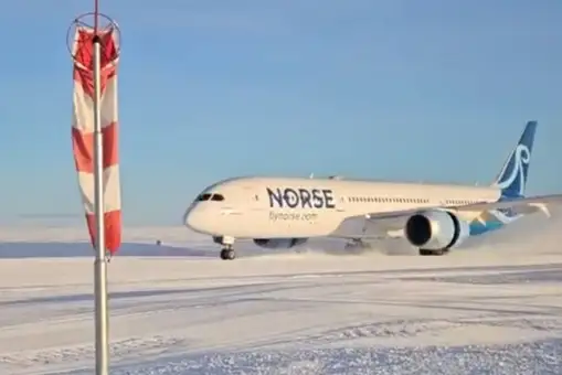 Hito en la aviación: por primera vez, un Boeing 787 Dreamliner, aterriza en la Antártida sobre 
