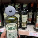 Botellas y garrafas de aceite de oliva. Algunas con alarma.