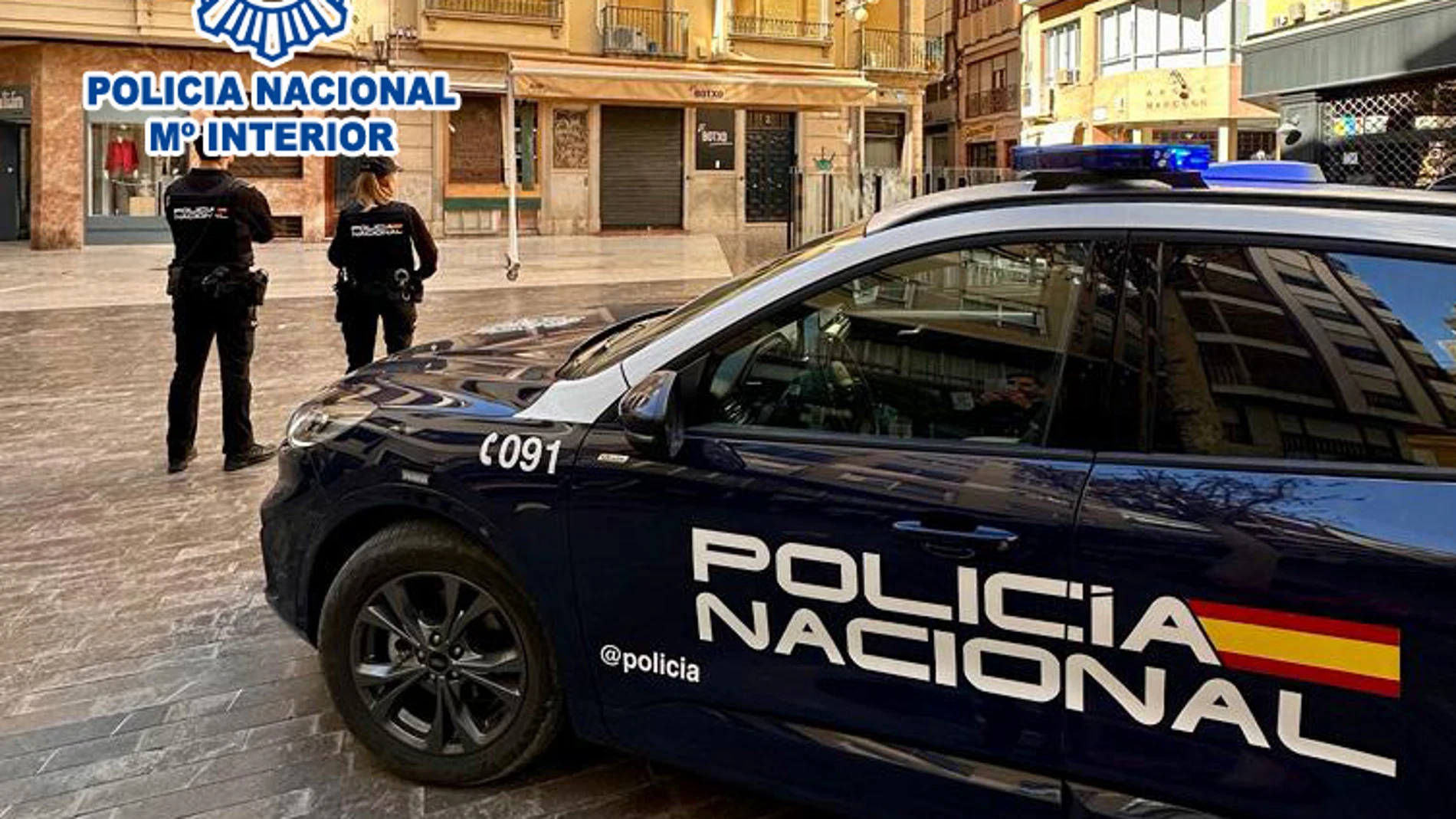 La Policía Nacional ha detenido in fraganti a un varón acusado de cuatro robos con fuerza que fue sorprendido mientras robaba por tercera vez en el mismo bar
