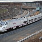 MADRID.-La circulación diaria de trenes de Renfe evita la emisión de 4,1 millones de toneladas de CO2 al año, según la compañía