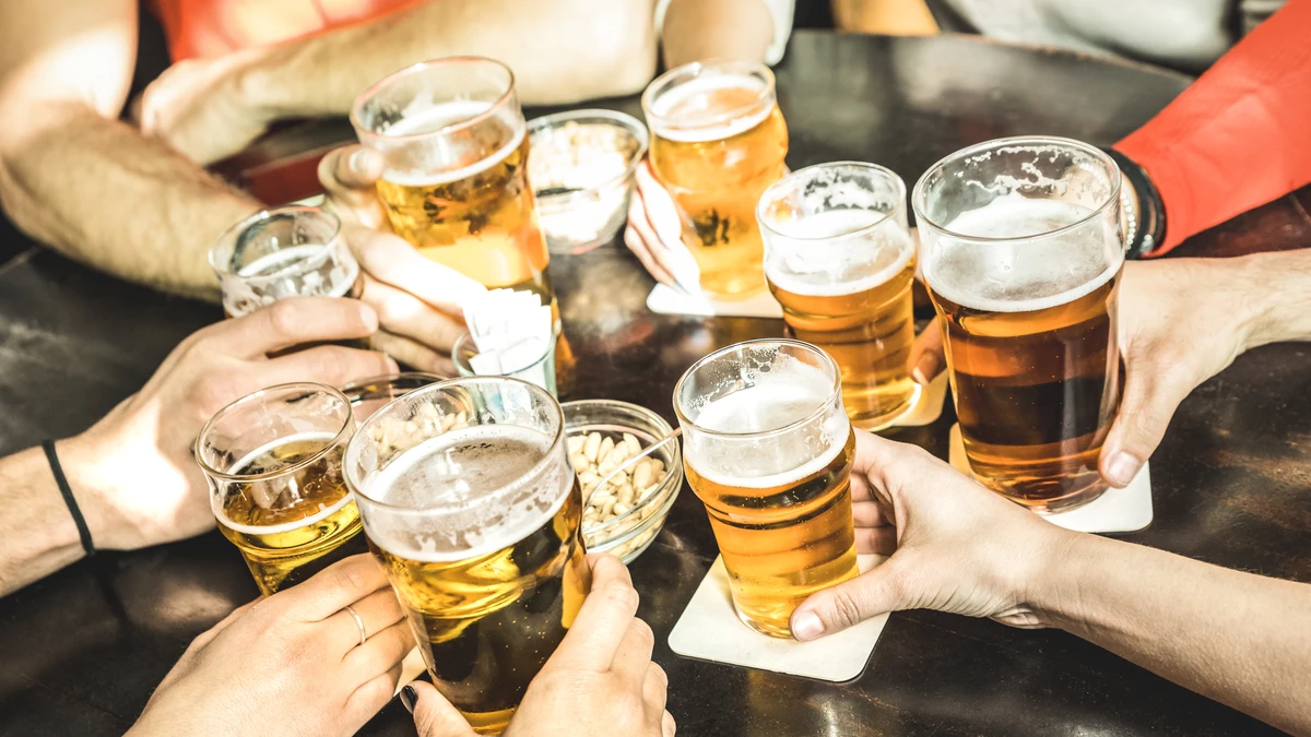 Problemas en el hígado y adicción: así es como puede reaccionar tu cuerpo si bebes cerveza todos los días