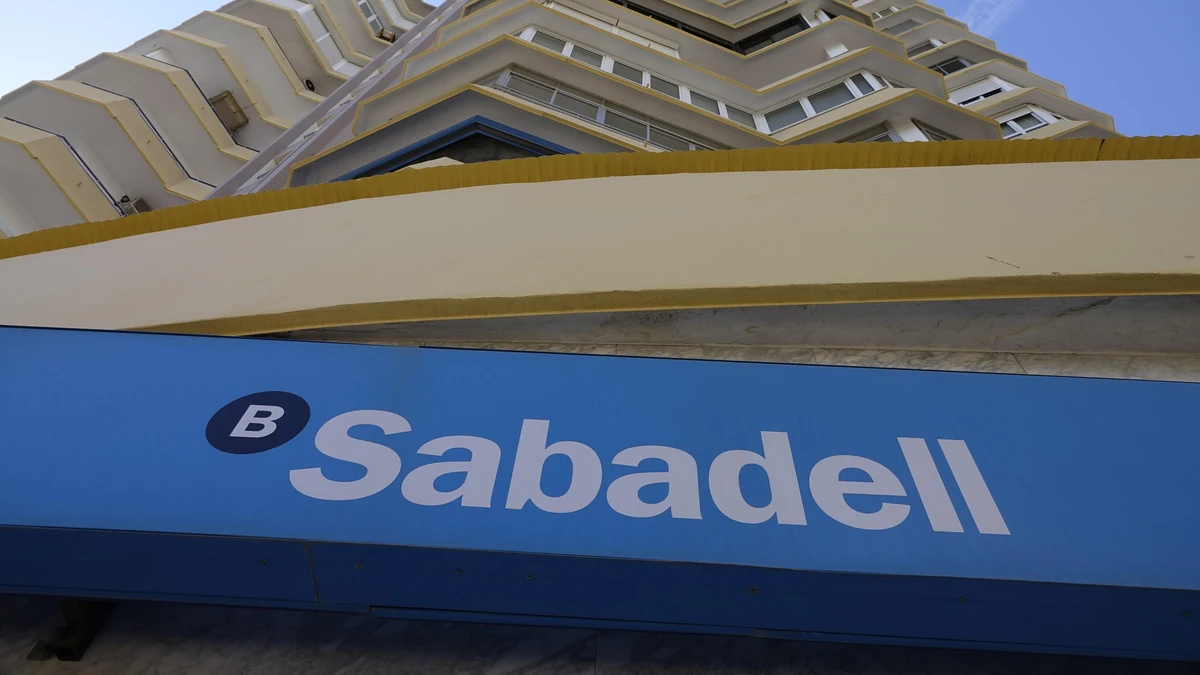 Sabadell mantiene sus beneficios a ritmo de récord, con 308 millones en el primer trimestre, un 50% más