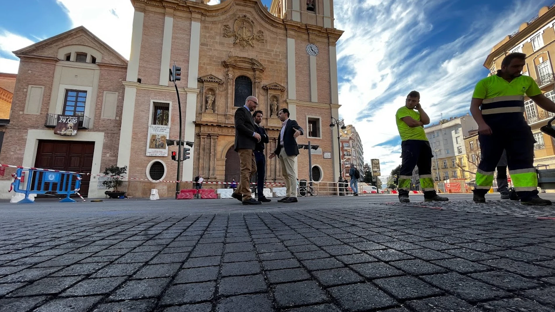 Imagen del adoquín que se está instalando frente a la Iglesia del Carmen