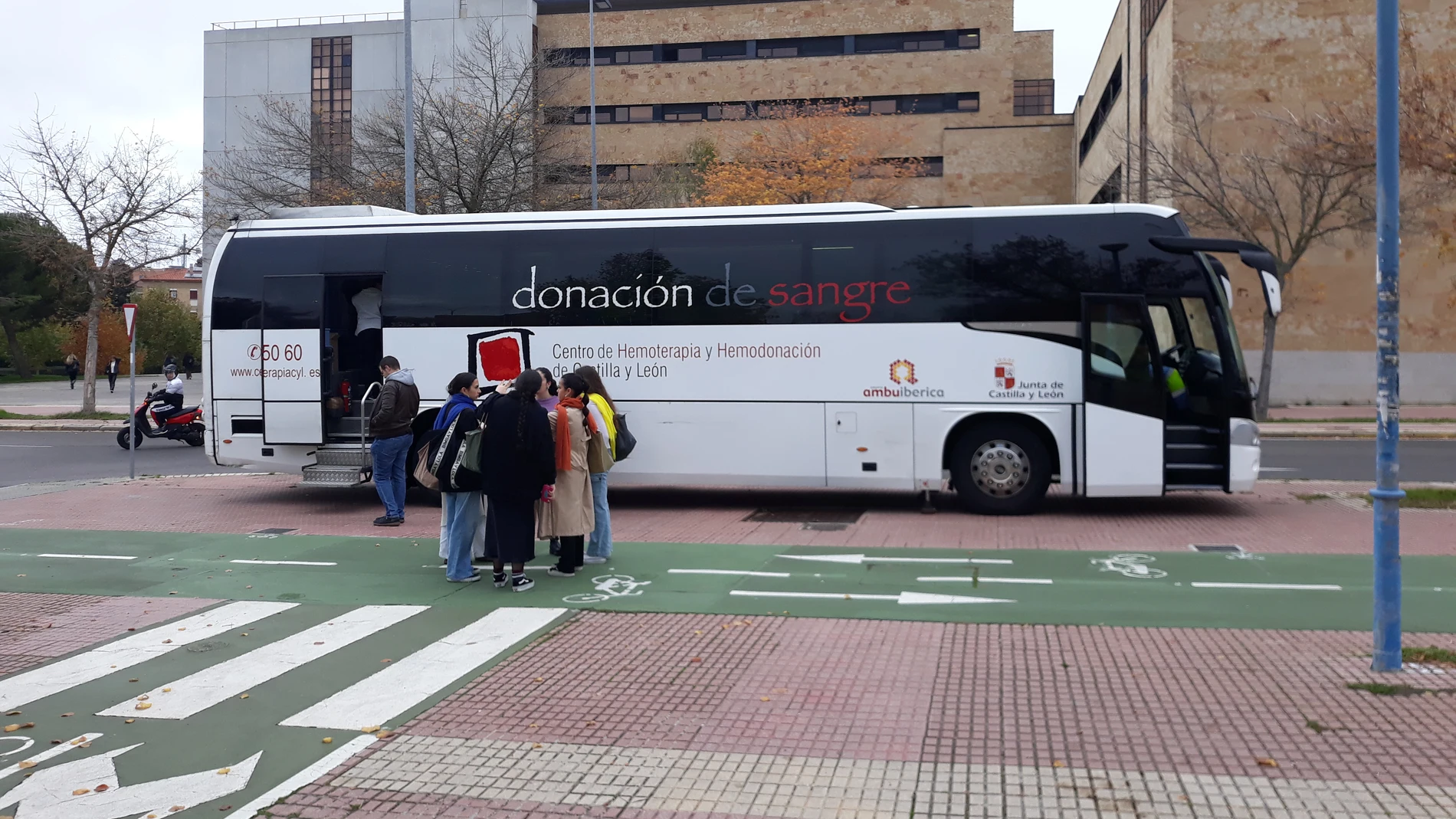Bus informativo en la Universidad de Salamanca