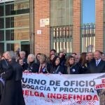 Abogados y procuradores realizando la huelga estatal del turno de oficio