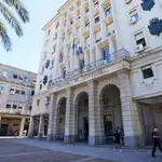 Detalle de la fachada principal de la Audiencia Provincial de Sevilla