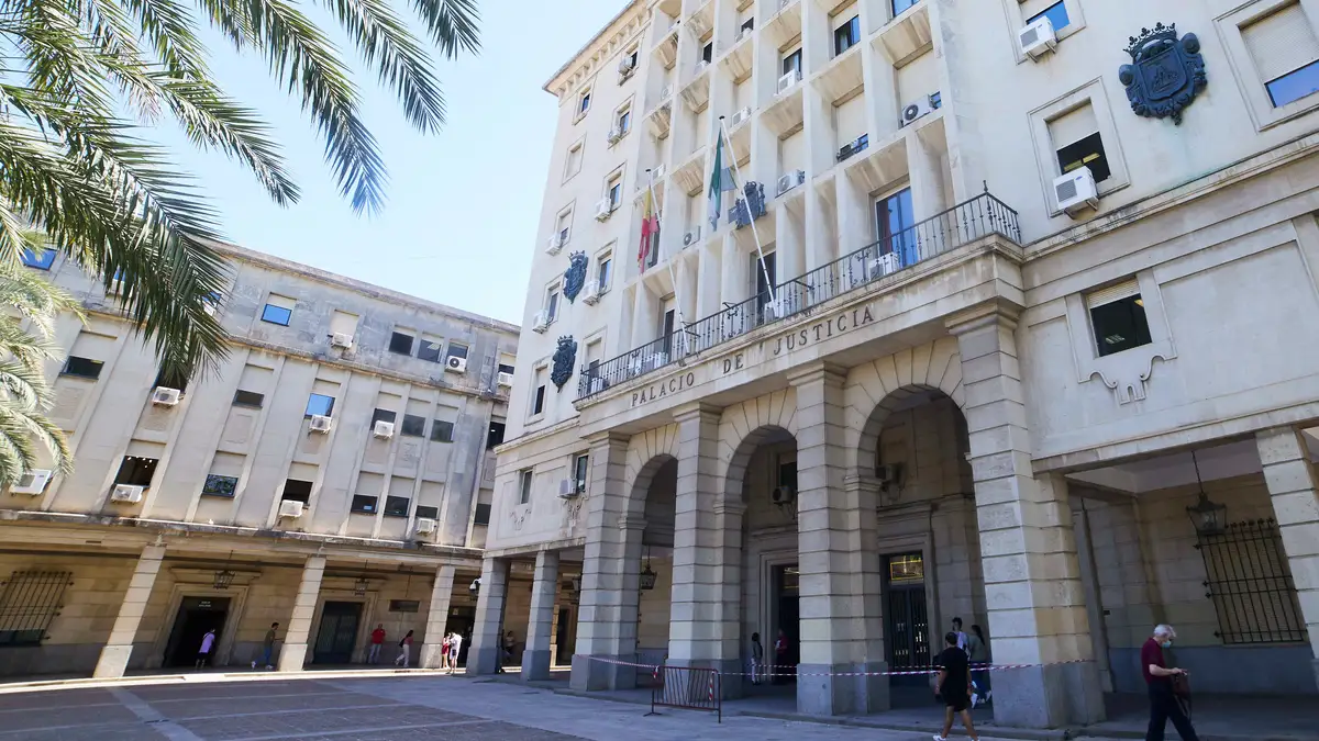 Condenado a seis años de prisión por violar a una mujer en una chabola en Sevilla