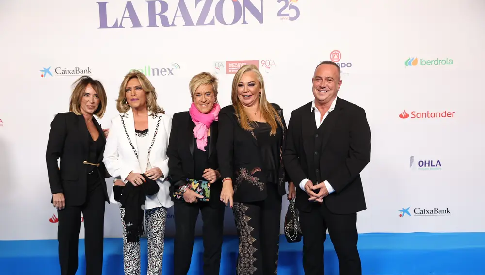 María Patiño, Lydia Lozano, Chelo García Cortés, Belén Esteban y Víctor Sandoval durante la celebración del XXV aniversario de La Razón