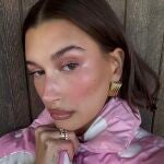 Hailey Bieber y su manicura.