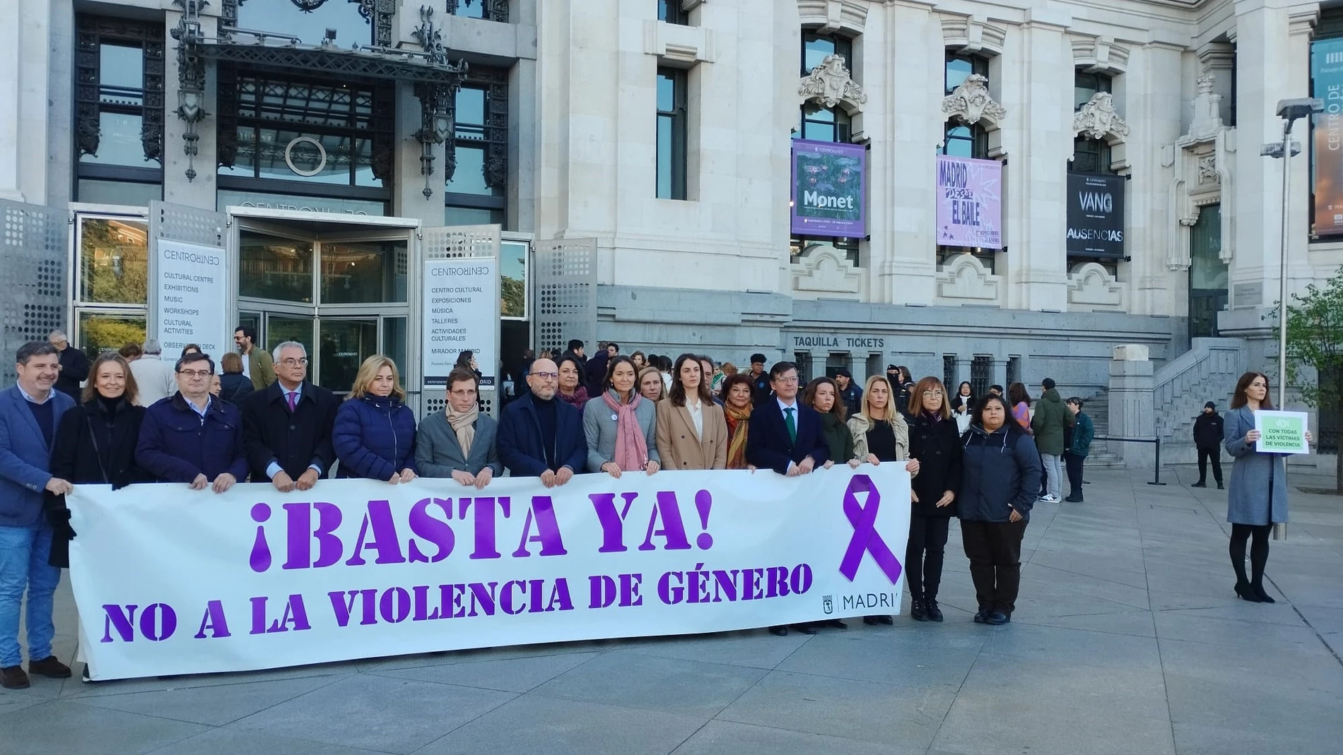 Más Madrid, PSOE y Vox se unen en rechazo a dejarles fuera del acto institucional del 25N y señalan al "tirano" Almeida