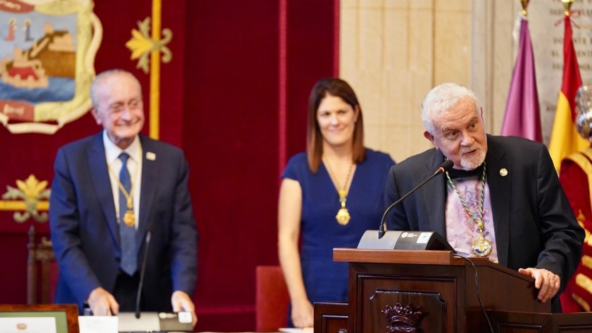 Momento de la entregar la Medalla de la Ciudad de Málaga y el nombramiento de Hijo Predilecto a José Manuel Cuenca Mendoza, PepeBornoy, como reconocimiento a su trayectoria artística en una imagen de archivoAYUNTAMIENTO DE MÁLAGA25/11/2023