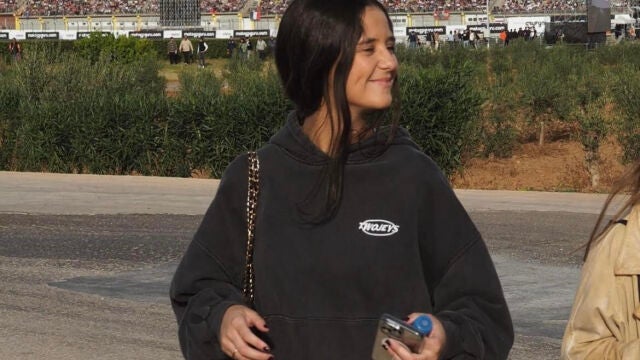 Victoria Federica disfrutando de las motos. 