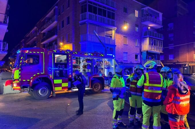 Un incendio en un piso deja 7 vecinos intoxicados por humo en Alcalá de Henares
