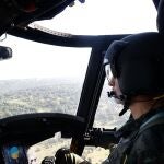 Felipe VI a bordo de un helicóptero Chinook de las FAMET