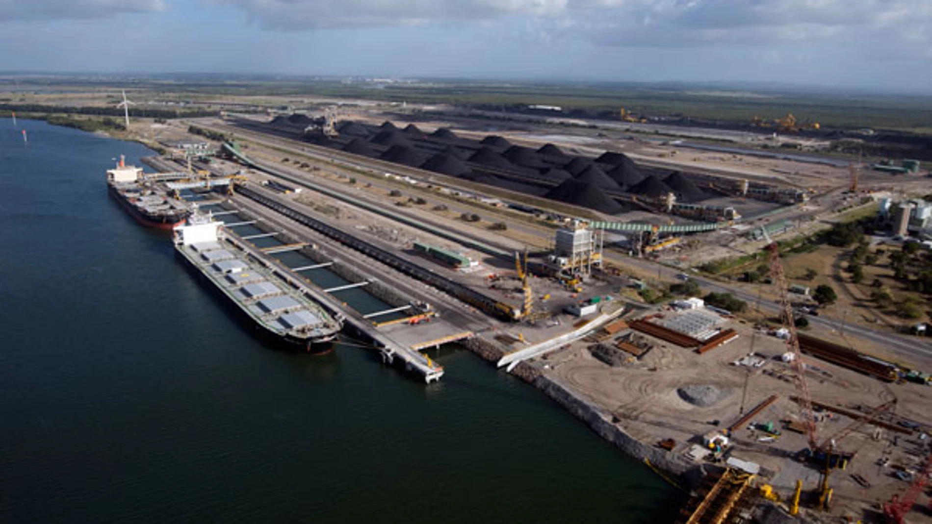 Más de 100 activistas detenidos por bloquear el puerto de carbón más grande del mundo